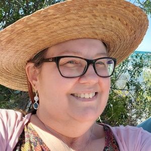 Meet your Posher, Suzanne